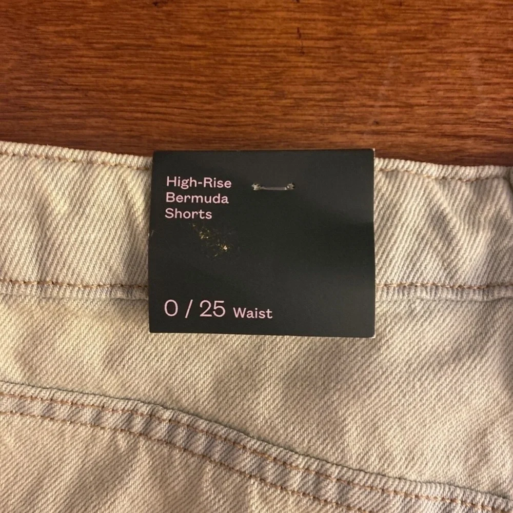 Wild Fable NWT Size 0/25 Distressed High-Rise Button-Fly Denim Bermuda Shorts